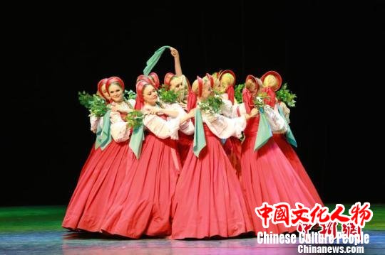 俄罗斯“小白桦”舞蹈团中国专场演出启幕。　于琨 摄