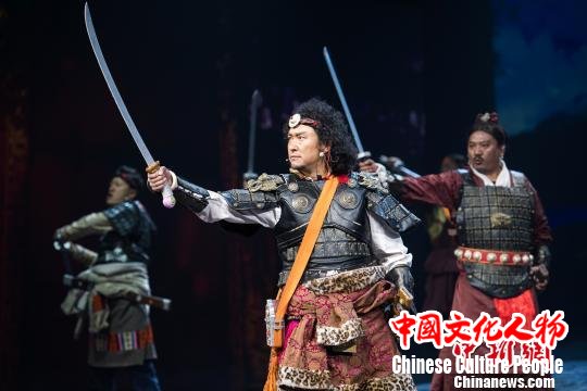 20日晚，历史题材史诗话剧《共同家园》在拉萨上演。　何蓬磊 摄